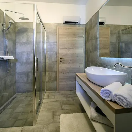 Villa Dajana In Zajci - Haus Fuer 8-10 Personen *