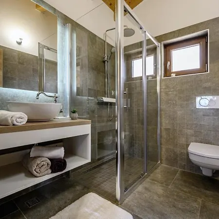 Dajana In Zajci - Haus Fuer 8-10 Personen Potpican