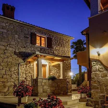 Villa Dajana In Zajci - Haus Fuer 8-10 Personen *