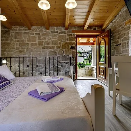 Villa Dajana In Zajci - Haus Fuer 8-10 Personen